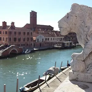la-casa-veneziana.hotelslidodijesolo.com/